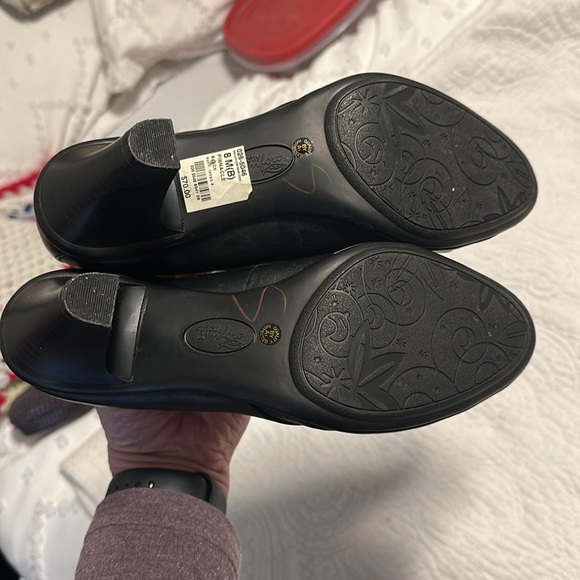 Strictly Comfort peep toe leather shoes Size 8 NWTs - Picture 6 of 9